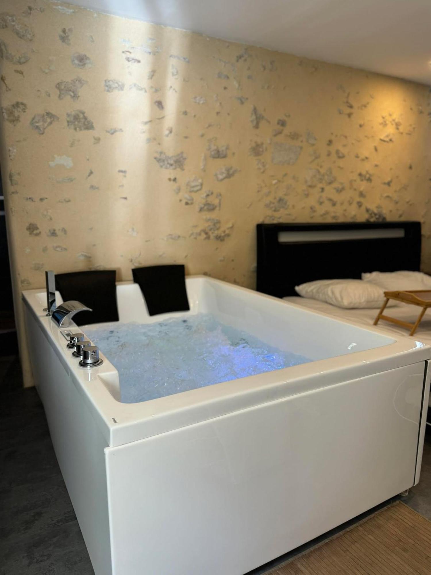Love Queen Spa Detente Blois Dış mekan fotoğraf